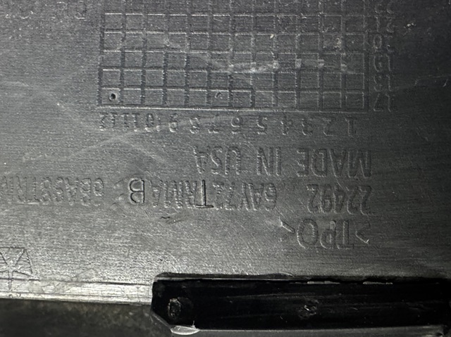 Кут бампера заднього правий 68407902AA CHRYSLER