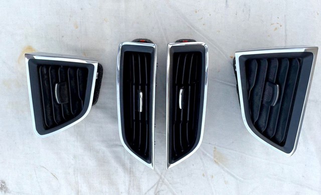 Решітка повітропровода EM2Z19893BL FORD