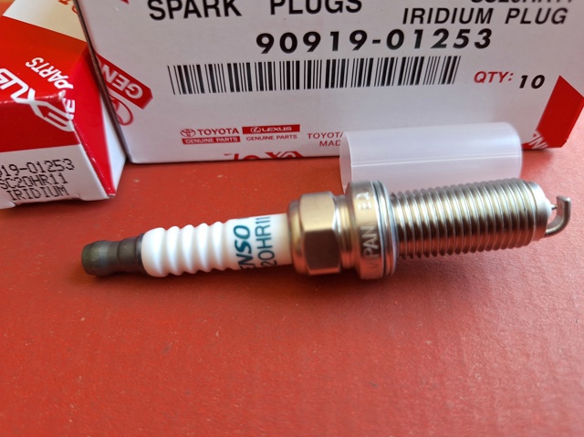 Свічки запалювання (запальні) і дроти Тойота Яріс