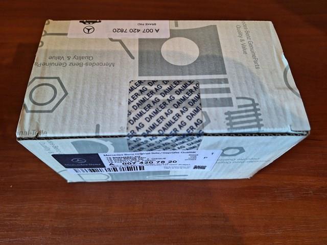 Задні гальмівні колодки A0064203320 MERCEDES