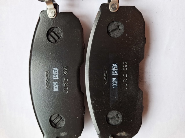 Передні гальмівні колодки D10609AJ0A NISSAN