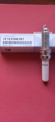 Свічка запалювання SILZKGR8B8S NGK