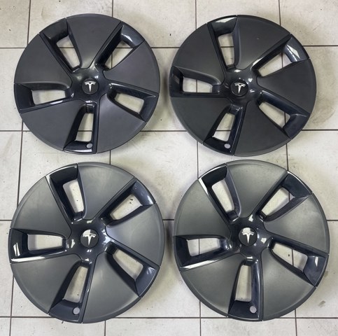 Ковпаки на диски 104427100A TESLA