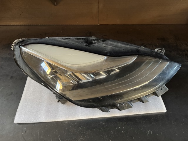 Фара основна права 107737200K Tesla Model