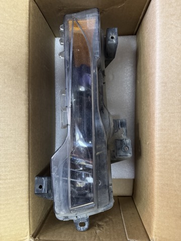 Туманка права 107739200F Tesla Model