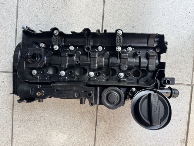 Кришка клапанна 11128589941 BMW