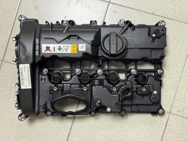 Кришка клапанів 11128631745 BMW