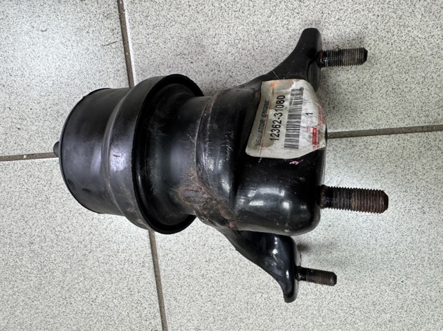 Права подушка мотора 1236231080 TOYOTA