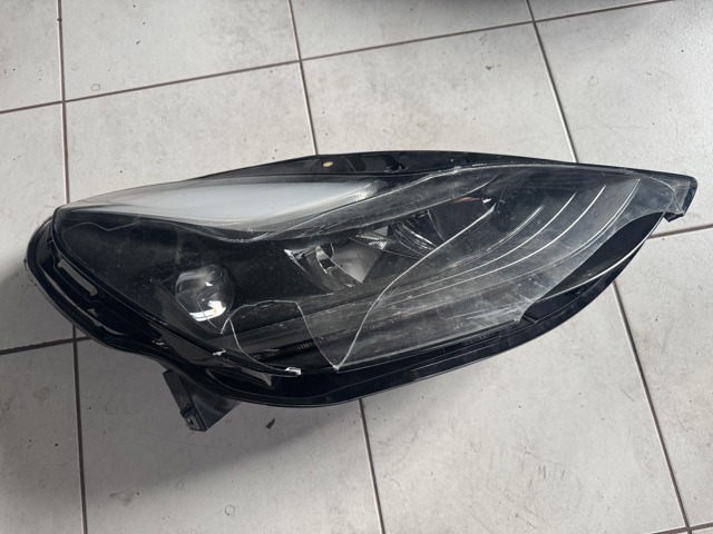 Фара передня права 151495300D TESLA