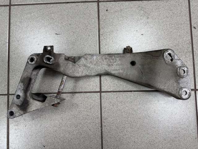 Балка кріплення коробки передач 22316769281 BMW