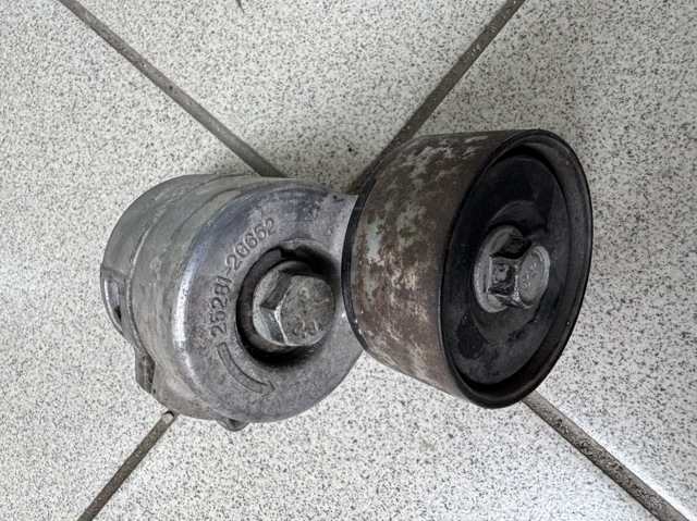 Натягувач приводного ременя 252812G652 HYUNDAI
