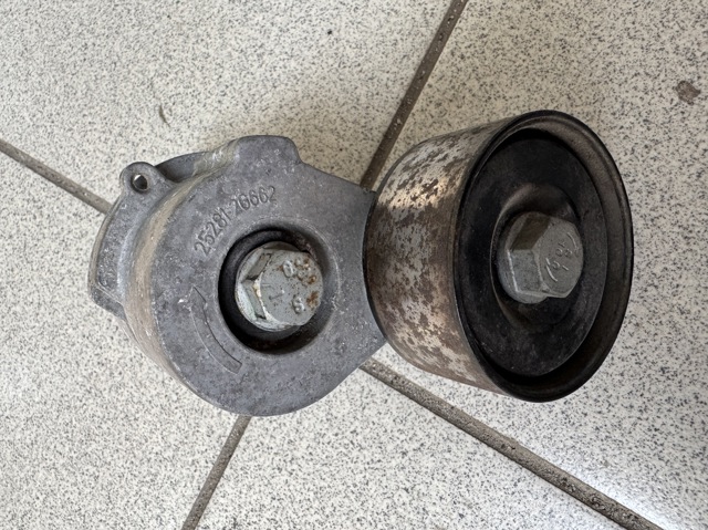 Ролик натягувача приводного ременя 252812G662 HYUNDAI