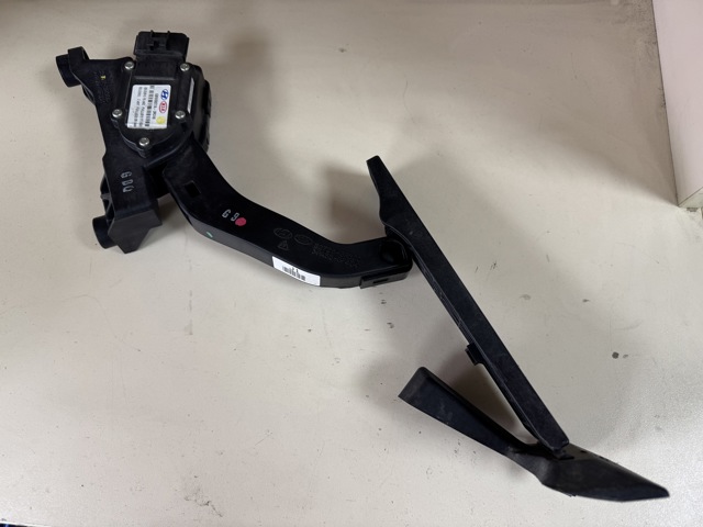 Педаль акселератора 327003R310 HYUNDAI