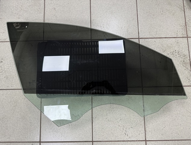 Скло передньої правої двері 824212T010 HYUNDAI