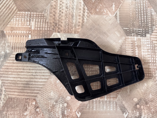 Кронштейн бампера заднього, правий 5215533010 TOYOTA