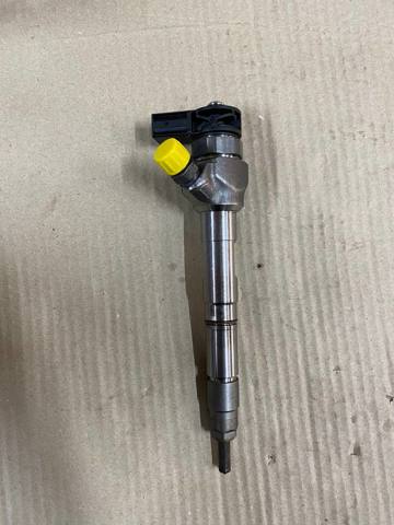 Форсунка дизельна в зборі, розпилювач + тримач 05L130277Q VAG