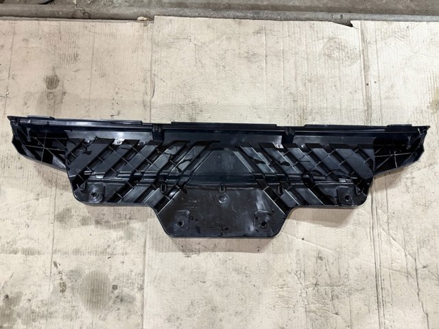 Кронштейн бампера заднього, центральний 4M0807329 VAG