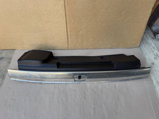 Накладка задньої панелі багажника 4M0864483 VAG