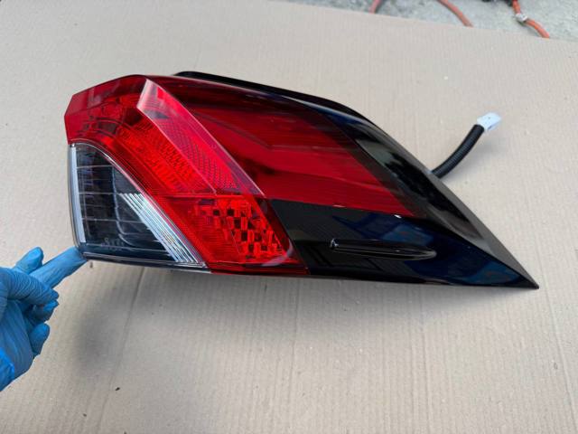 Фара задня права зовнішня 8155042230 TOYOTA
