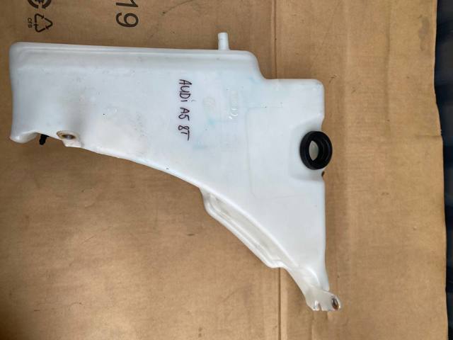 Бачок омивача скла 8T0955453C VAG