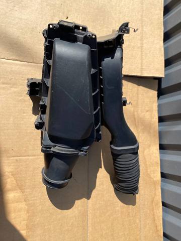 Корпус повітряного фільтра A2700900601 MERCEDES