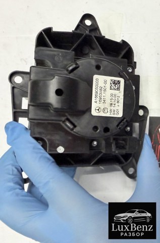 Блок кнопок центральної консолі A1669050003 MERCEDES