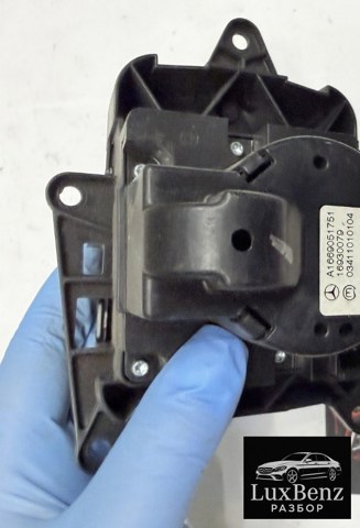 Блок кнопок центральної консолі A1669051751 MERCEDES