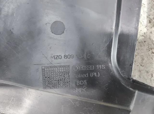 Підкрилок переднього крила, правий передній 1Z0809954C VAG