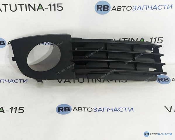 Заглушка протитуманки передньої правої 4B0807682AA01C VAG