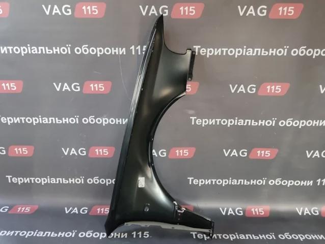 Ліве переднє крило 4D0821021P VAG