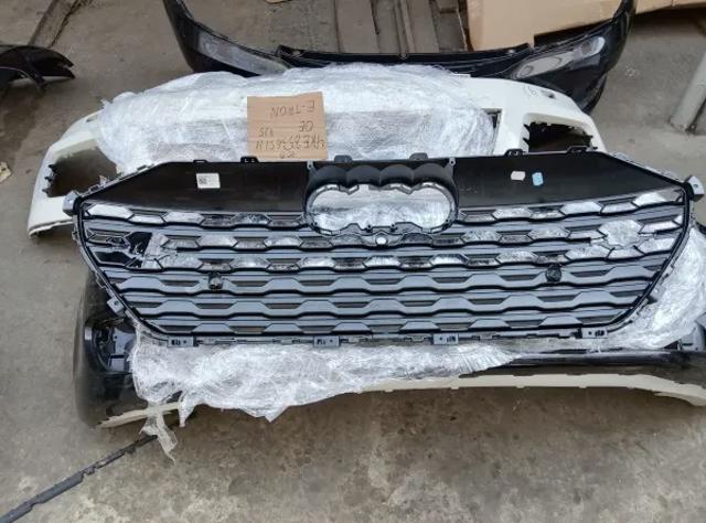 Облицювання радіатора 4KE853651H7J5 VAG