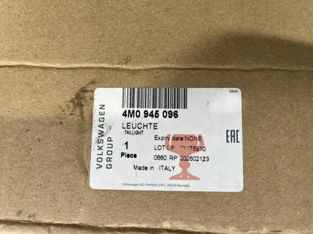 Фара заднього бампера, правий 4M0945096 VAG