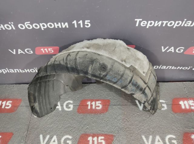 Підкрилок задній лівий 561810971A VAG