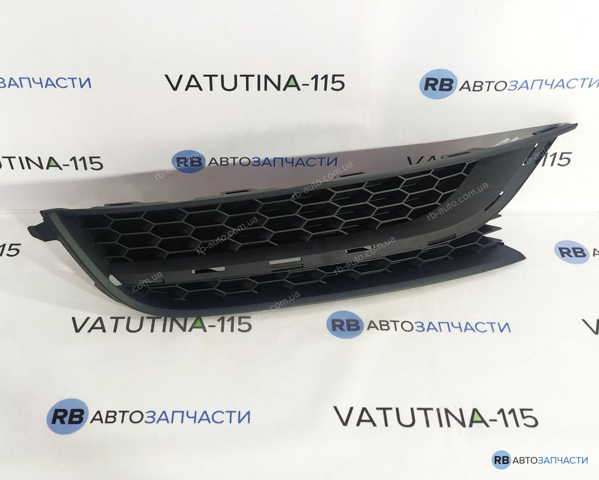 Решітка переднього бампера, права 561853666C9B9 VAG