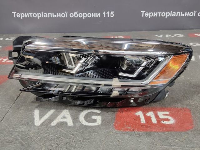 Основна фара в зборі ліва 561941035B VAG