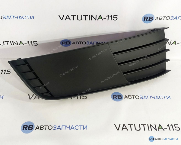 Заглушка ПТФ бампера переднього права 5E08073689B9 VAG