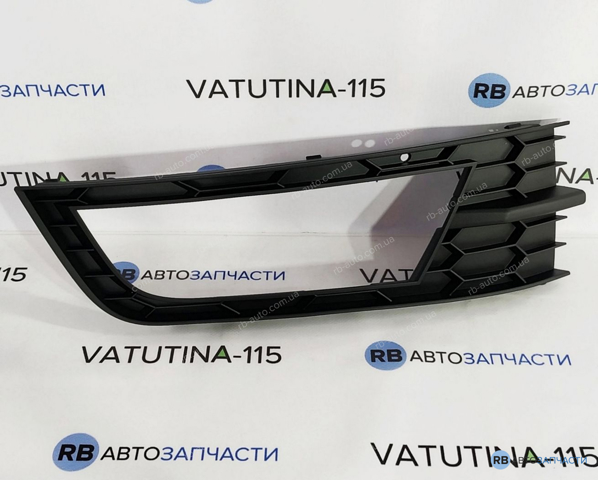 Заглушка ПТФ бампера переднього права 5E08076829B9 VAG
