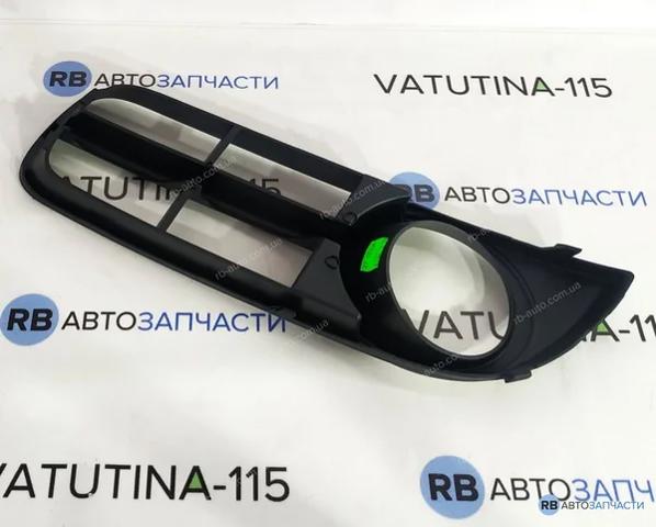 Заглушка ПТФ бампера переднього права 5J08536669B9 VAG