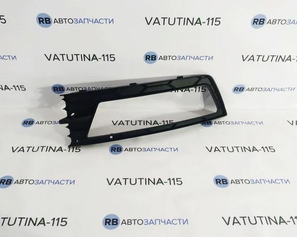 Решітка переднього бампера, права 5JA8076829B9 VAG