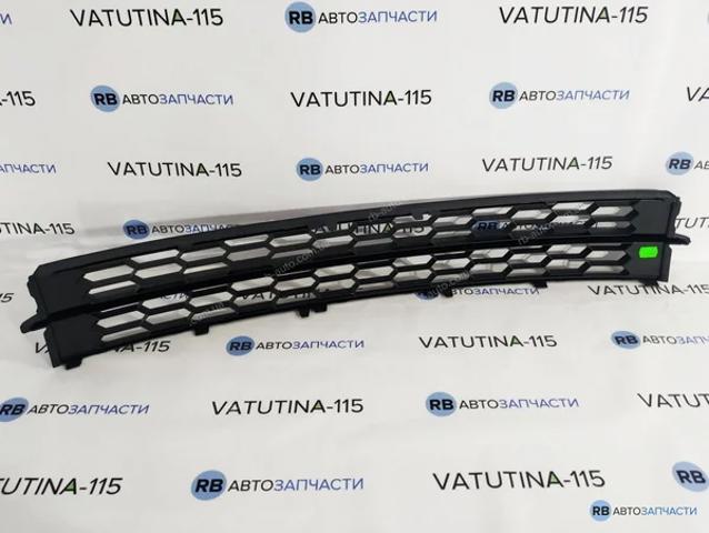 Решітка переднього бампера, центральна 5JA8536779B9 VAG
