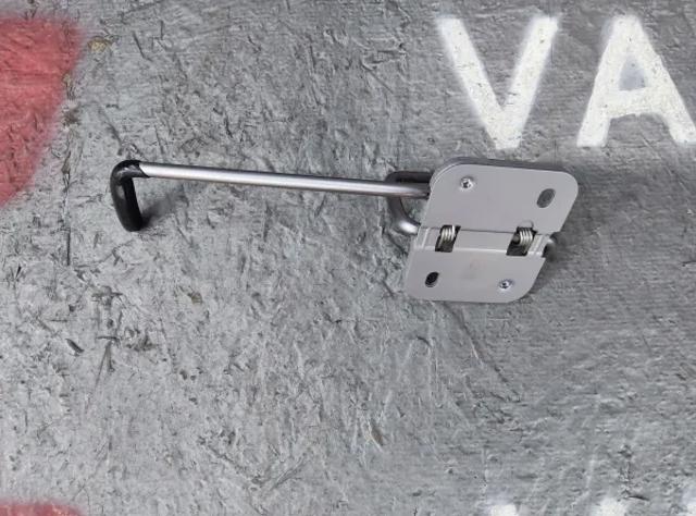Стояк-гак замка капота 6V0823186B VAG