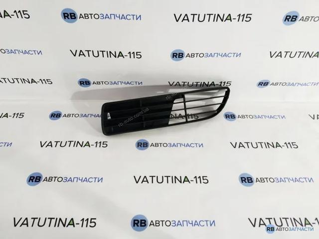 Решітка переднього бампера, ліва 8D0807345C3FZ VAG