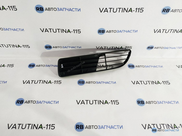 Решітка переднього бампера, ліва 8D0807345C3FZ VAG