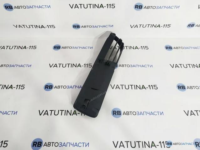 Решітка переднього бампера, права 8D0807346G01C VAG