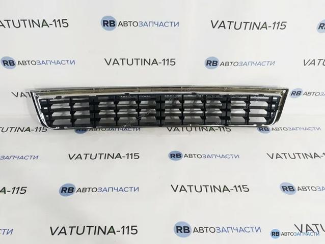 Решітка переднього бампера, центральна 8E080764701C VAG