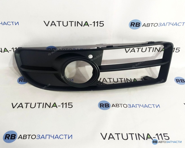 Решітка переднього бампера, ліва 8E0807681F01C VAG