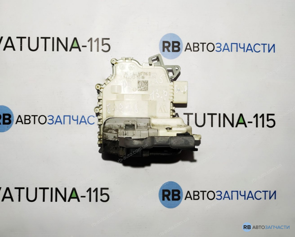 Замок передніх пасажирських дверей 8J1837016D VAG