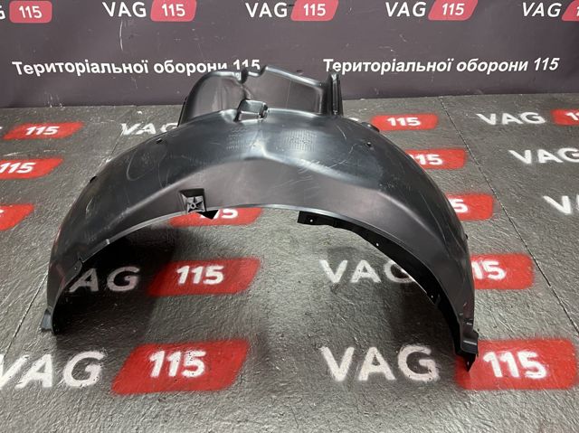 Подкрильнікі переднього крила, правий 8W0821172K VAG