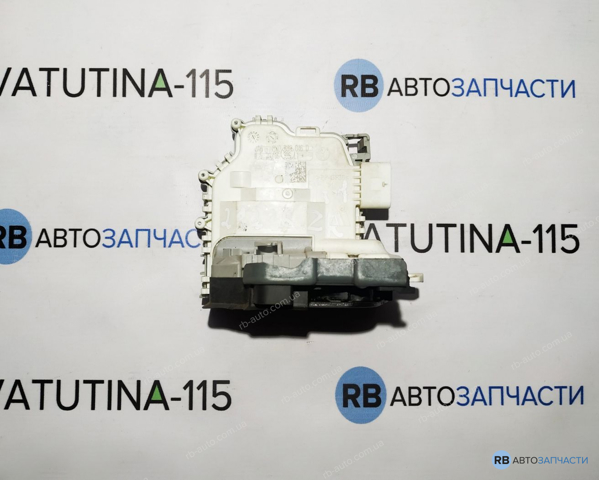 Замок задньої дверї, правої 8X0839016D VAG
