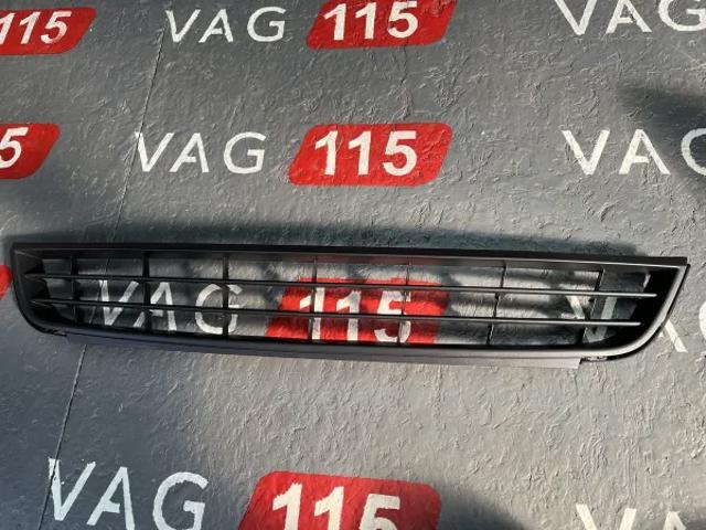 Решітка переднього бампера PVW07100GA SIGNEDA
